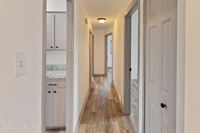 9309 Cloverwood Ln, Louisville, KY 40291