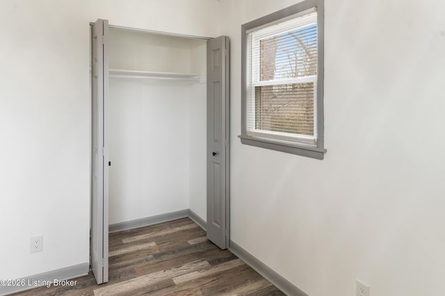 9309 Cloverwood Ln, Louisville, KY 40291