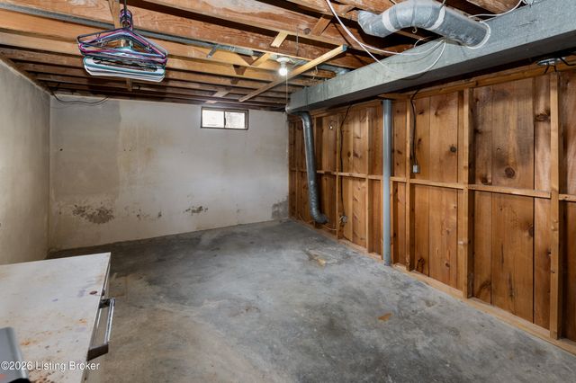 9309 Cloverwood Ln, Louisville, KY 40291