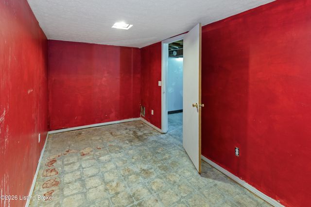 9309 Cloverwood Ln, Louisville, KY 40291