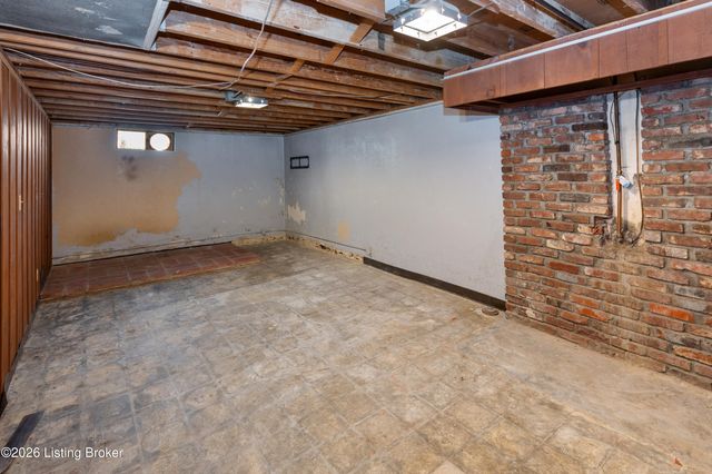 9309 Cloverwood Ln, Louisville, KY 40291