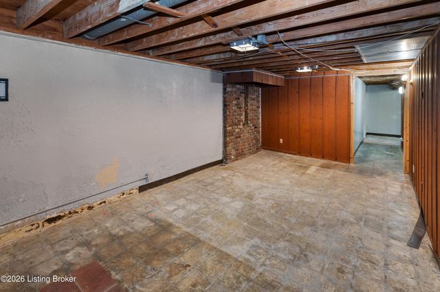 9309 Cloverwood Ln, Louisville, KY 40291