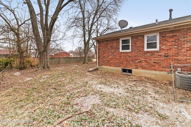 9309 Cloverwood Ln, Louisville, KY 40291