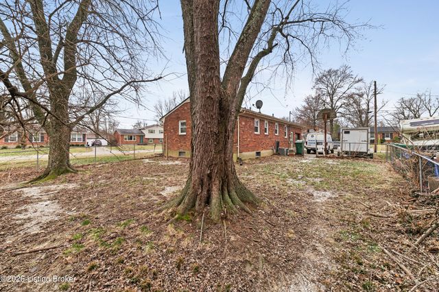 9309 Cloverwood Ln, Louisville, KY 40291