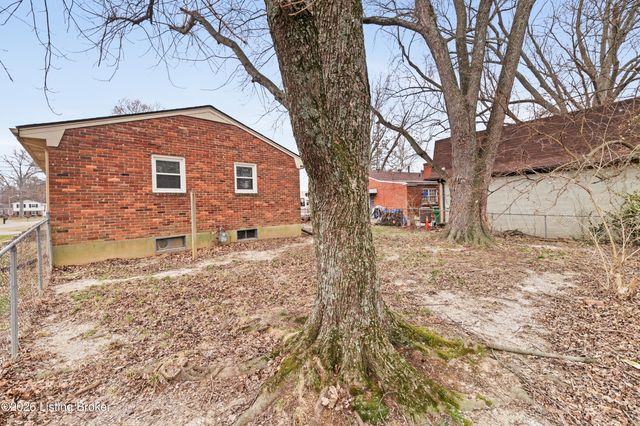 9309 Cloverwood Ln, Louisville, KY 40291