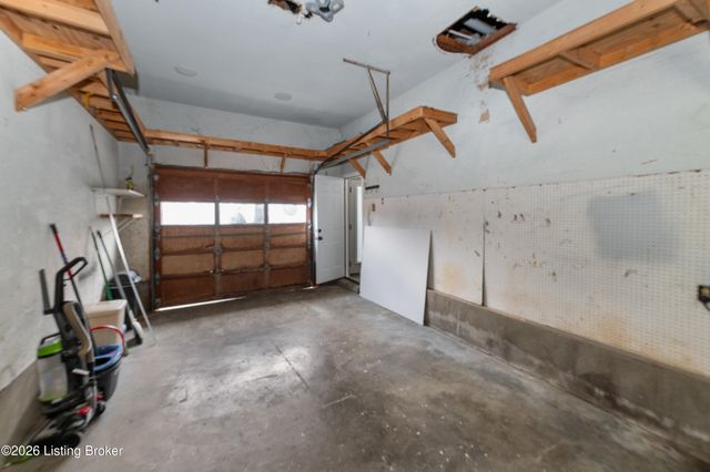 9309 Cloverwood Ln, Louisville, KY 40291