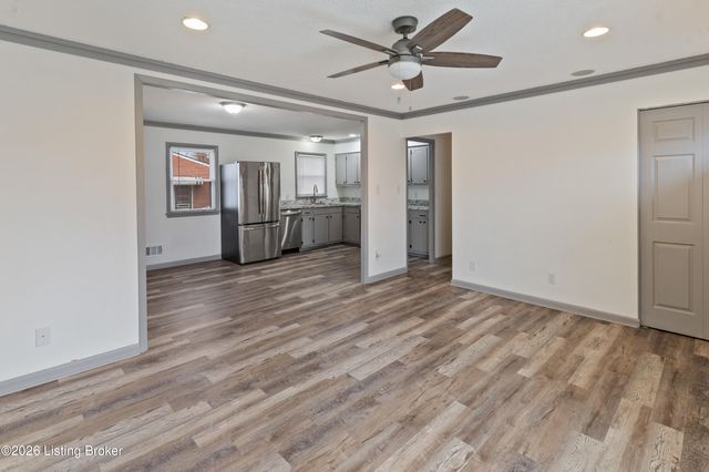 9309 Cloverwood Ln, Louisville, KY 40291