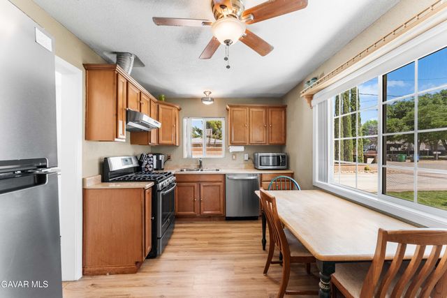 3333 W Avenue L4, Lancaster, CA 93536