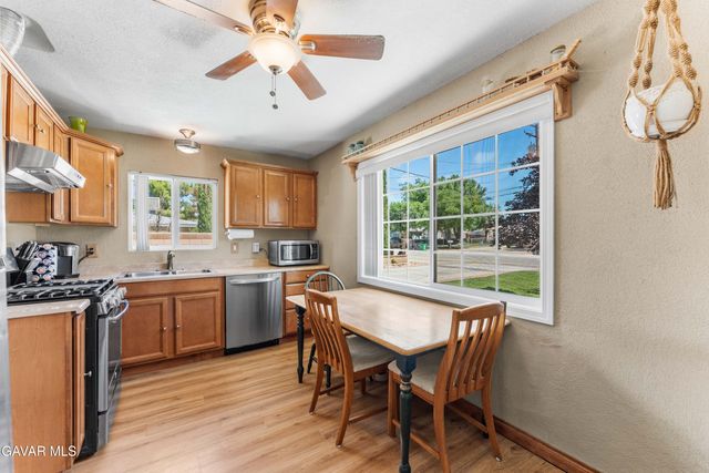 3333 W Avenue L4, Lancaster, CA 93536