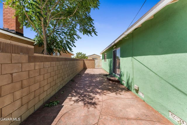 3333 W Avenue L4, Lancaster, CA 93536