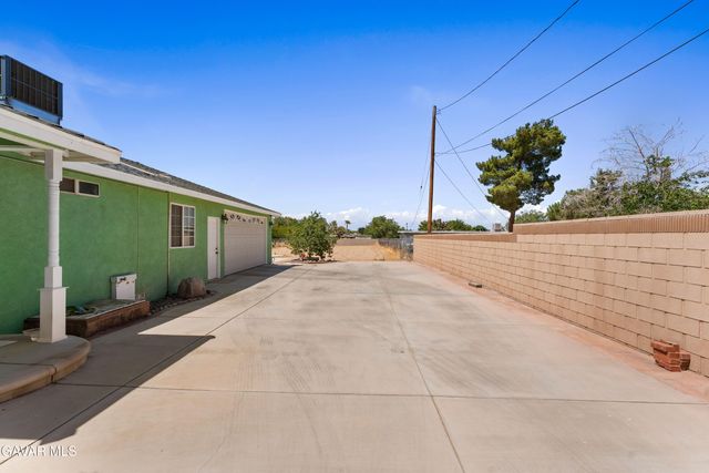 3333 W Avenue L4, Lancaster, CA 93536
