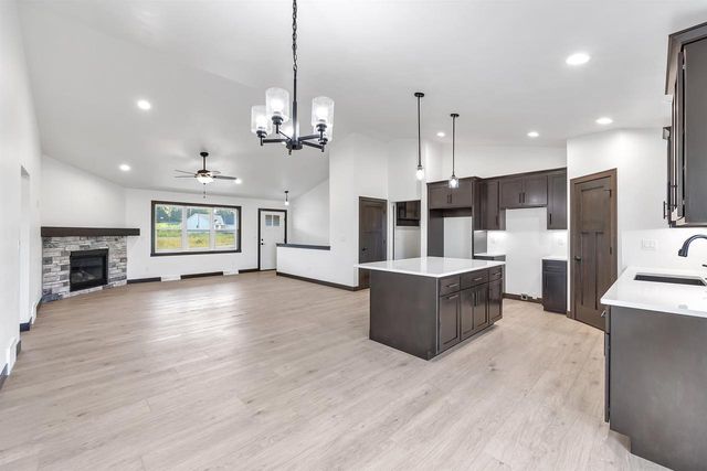 3735 HAROLDS WAY, Suamico, WI 54313