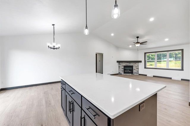 3735 HAROLDS WAY, Suamico, WI 54313