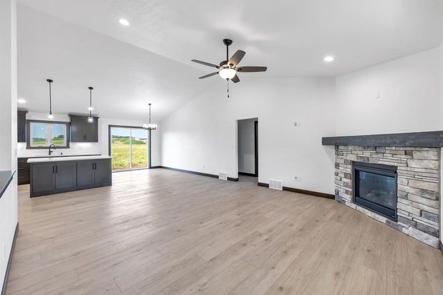 3735 HAROLDS WAY, Suamico, WI 54313