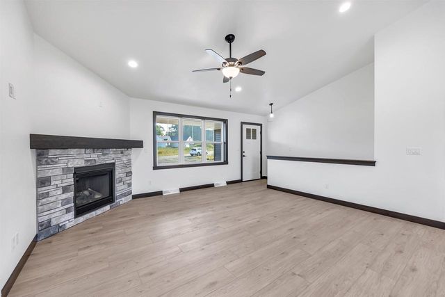 3735 HAROLDS WAY, Suamico, WI 54313