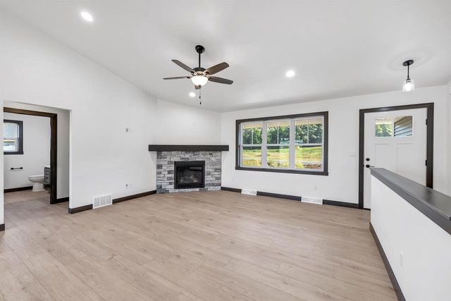 3735 HAROLDS WAY, Suamico, WI 54313