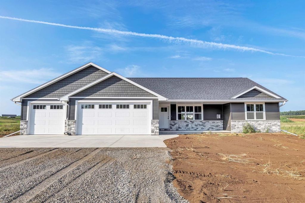 3735 HAROLDS WAY, Suamico, WI 54313