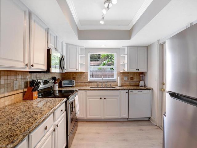 856 98th AVE N, Naples, FL 34108