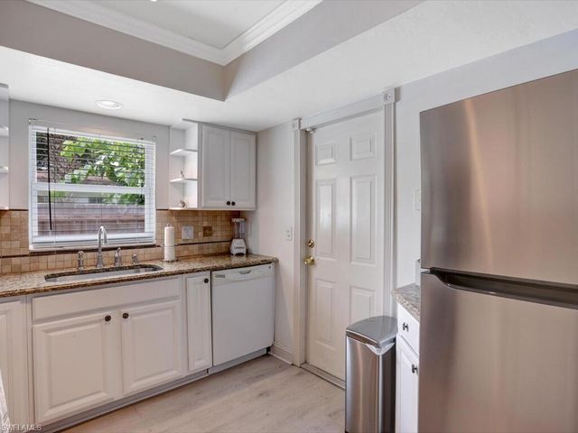 856 98th AVE N, Naples, FL 34108