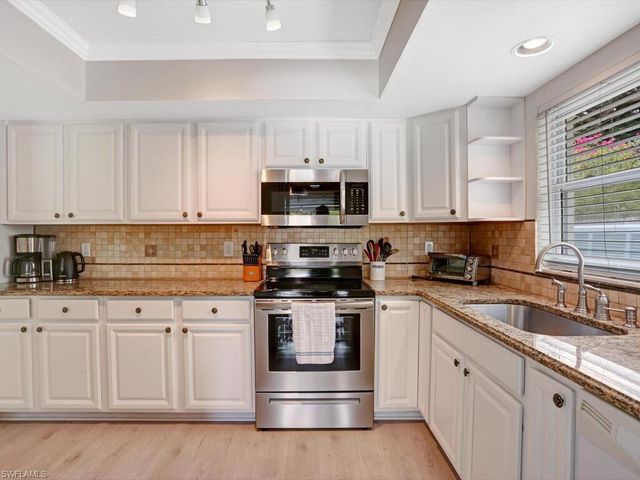 856 98th AVE N, Naples, FL 34108