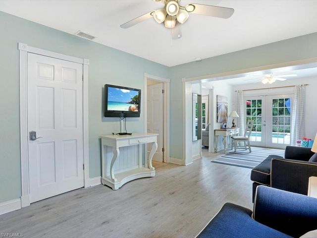 856 98th AVE N, Naples, FL 34108