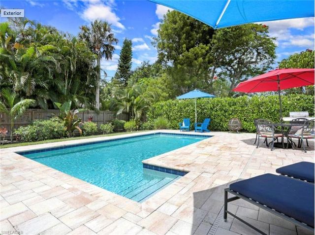 856 98th AVE N, Naples, FL 34108