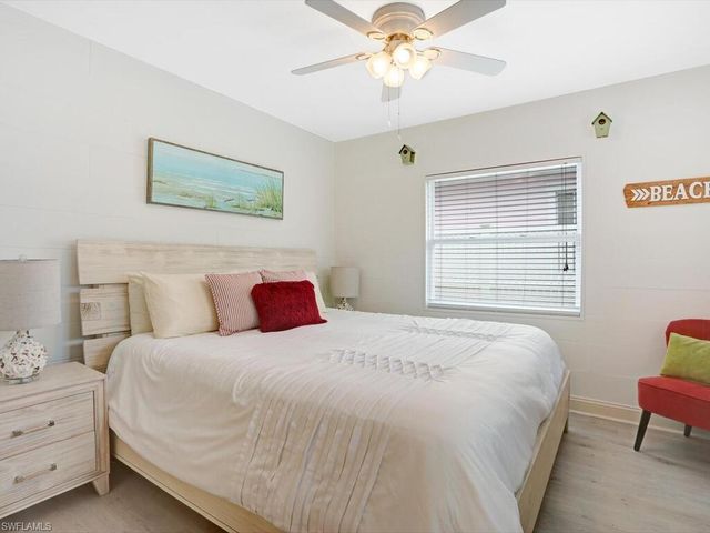 856 98th AVE N, Naples, FL 34108