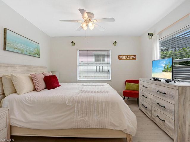 856 98th AVE N, Naples, FL 34108