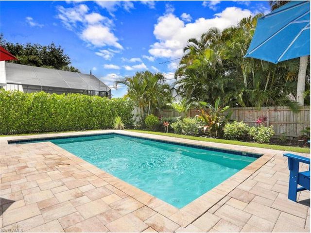 856 98th AVE N, Naples, FL 34108