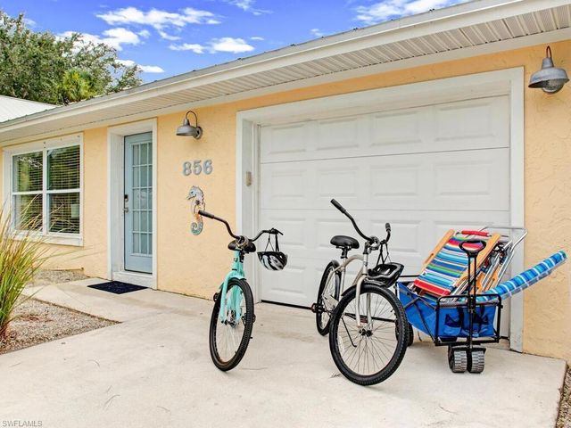 856 98th AVE N, Naples, FL 34108