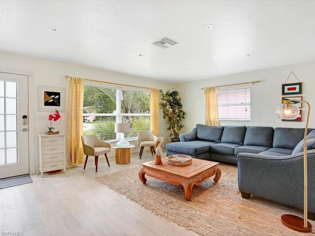 856 98th AVE N, Naples, FL 34108