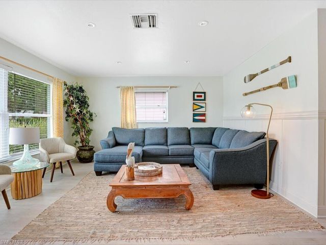 856 98th AVE N, Naples, FL 34108