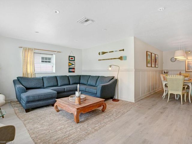 856 98th AVE N, Naples, FL 34108