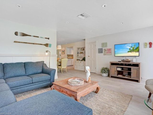 856 98th AVE N, Naples, FL 34108