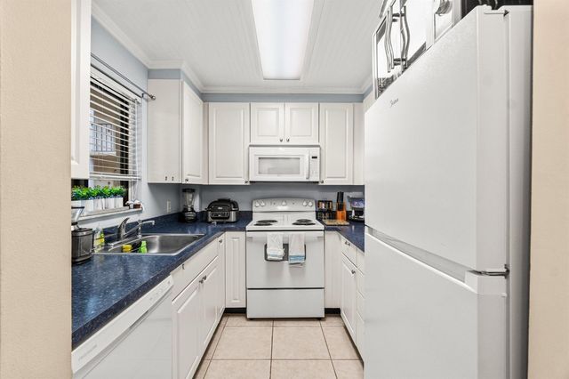 890 N Federal Highway 311, Lantana, FL 33460