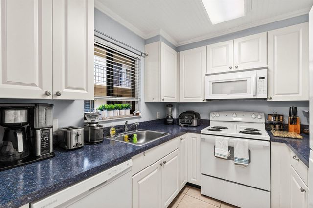890 N Federal Highway 311, Lantana, FL 33460