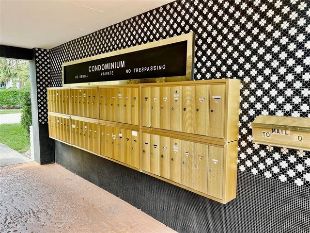 160 NE 8th Avenue 1b, Hallandale Beach, FL 33009