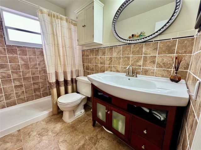 160 NE 8th Avenue 1b, Hallandale Beach, FL 33009
