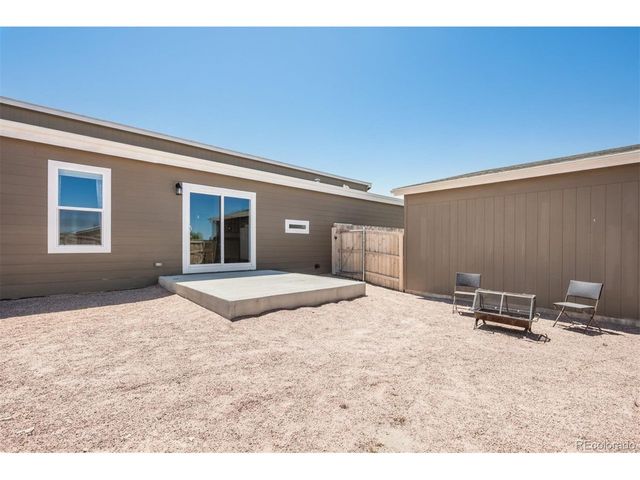 279 W Acorn Dr, Pueblo West, CO 81007
