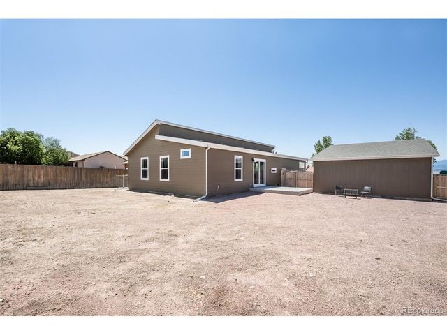 279 W Acorn Dr, Pueblo West, CO 81007