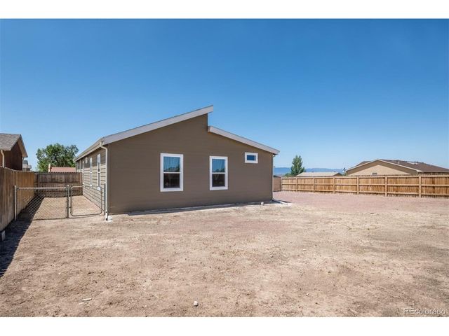 279 W Acorn Dr, Pueblo West, CO 81007