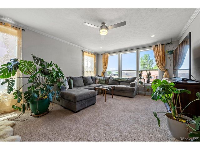 279 W Acorn Dr, Pueblo West, CO 81007