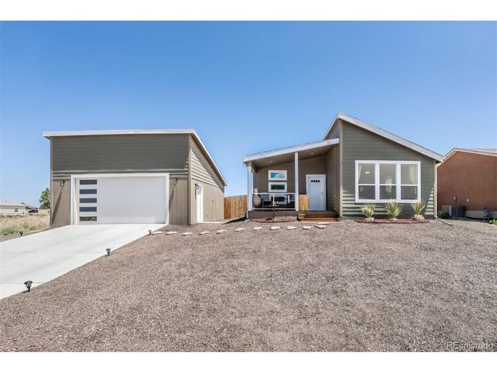 279 W Acorn Dr, Pueblo West, CO 81007
