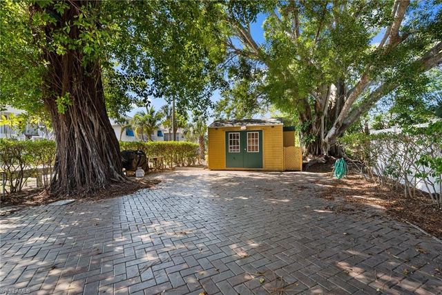 4011 Tarpon AVE, Bonita Springs, FL 34134