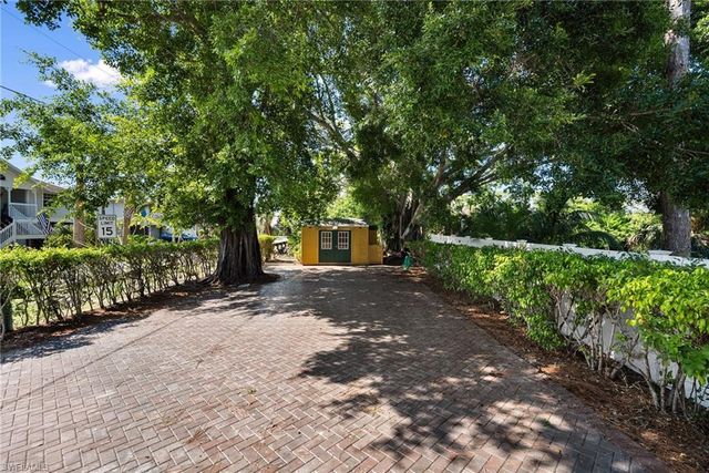 4011 Tarpon AVE, Bonita Springs, FL 34134