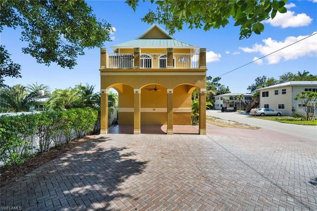 4011 Tarpon AVE, Bonita Springs, FL 34134