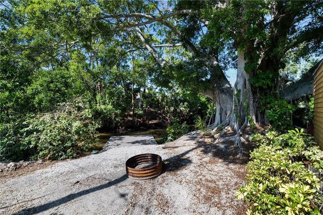 4011 Tarpon AVE, Bonita Springs, FL 34134