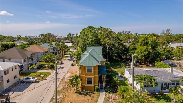 4011 Tarpon AVE, Bonita Springs, FL 34134