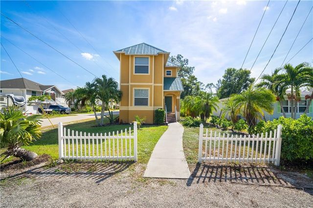 4011 Tarpon AVE, Bonita Springs, FL 34134