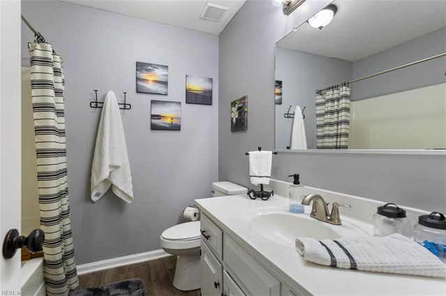 18 Philmont DR, Hampton, VA 23666